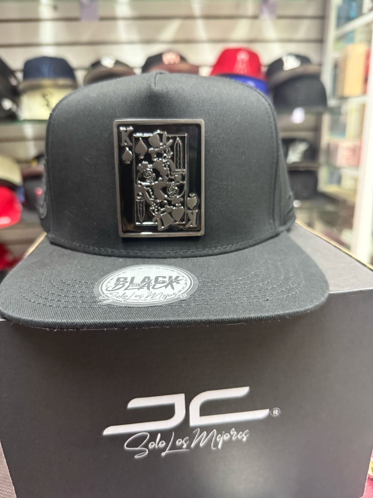 Gorra JC Hats “Black on Black Kings Cards” – Elegancia y Poder en una Snapback ♠️🔥