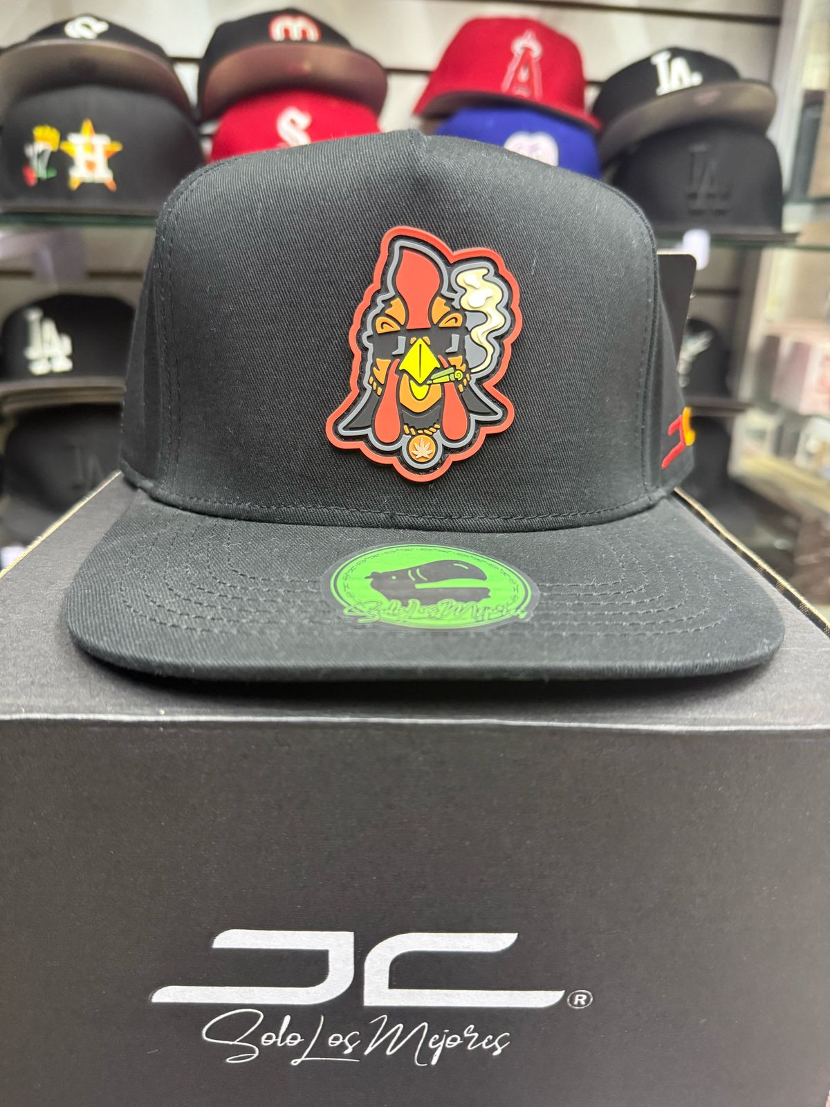 Gorra JC Hats “Gallo Tucanes” – Estilo Bélico y Puro Poder 🔥🐓🎶