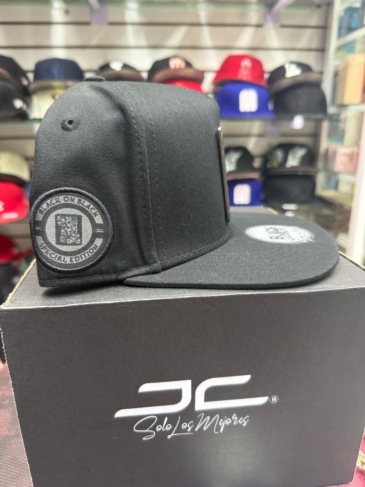 Gorra JC Hats “Black on Black Kings Cards” – Elegancia y Poder en una Snapback ♠️🔥