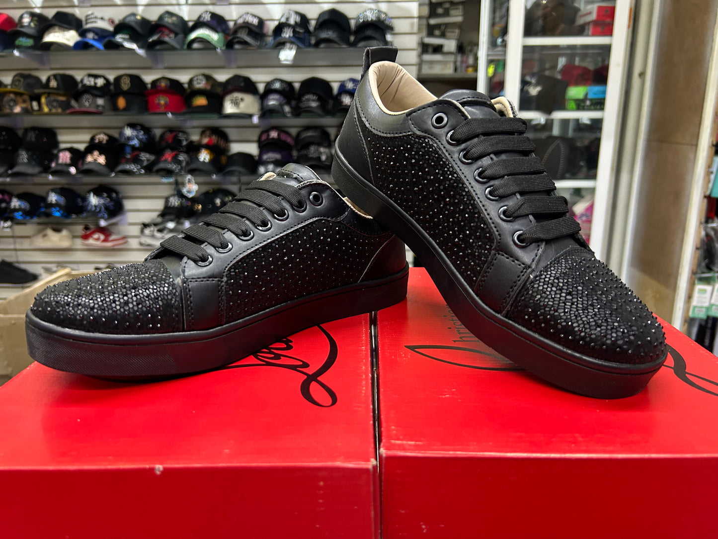 Tenis nacional Suela Roja negro con piedra
