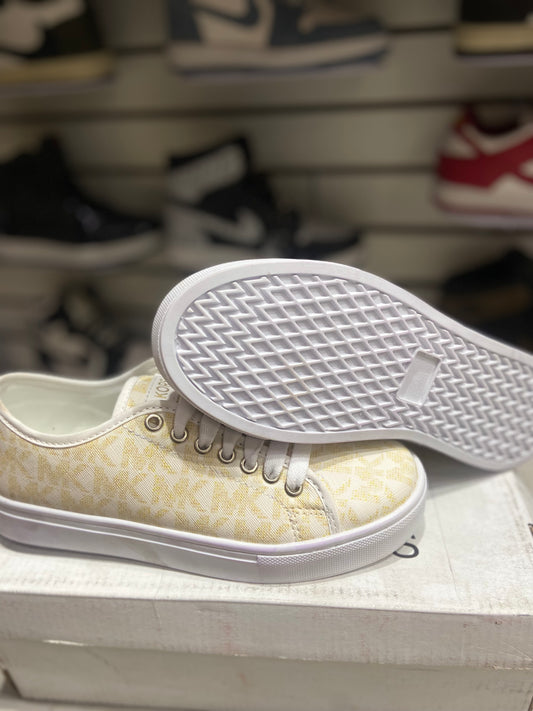 TENIS TIPO MK BLACO COLOR ORO