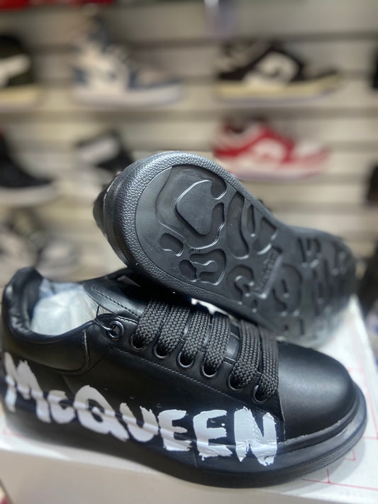 TENIS NACIONAL TIPO ALEXANDER MAQUEEN TOTAL negro con TAMPOGRAFIA PREMIUM