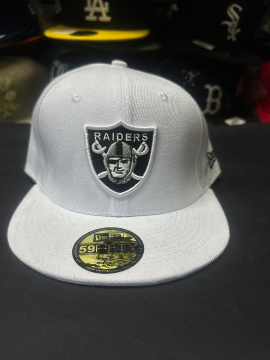GORRA 59FIFTY MODELO LOS RAIDERS BCO