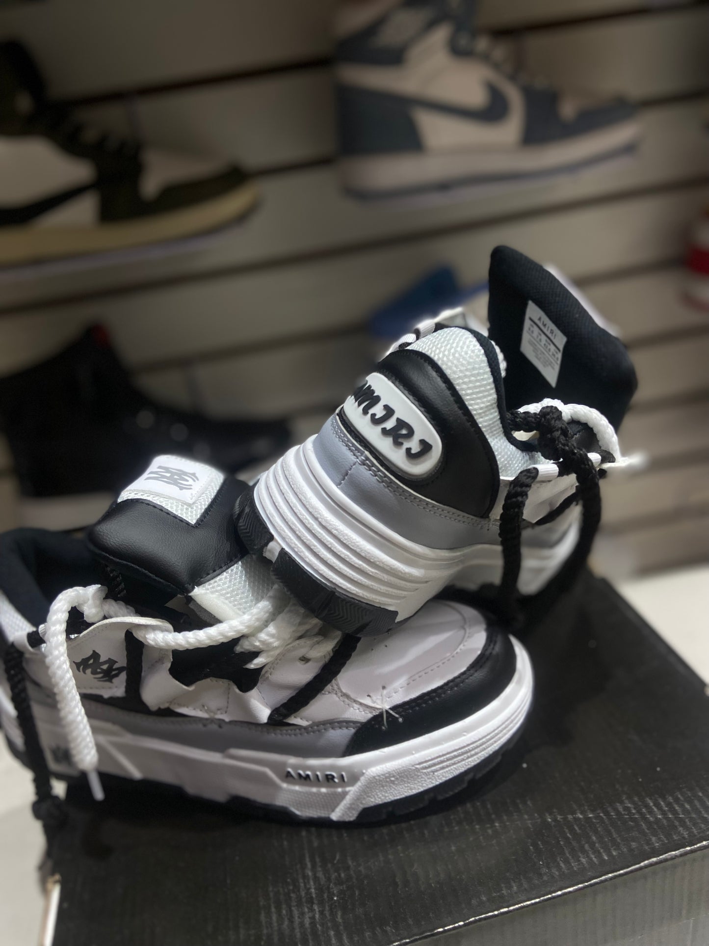 TENIS NACIONAL TIPO AMIRI