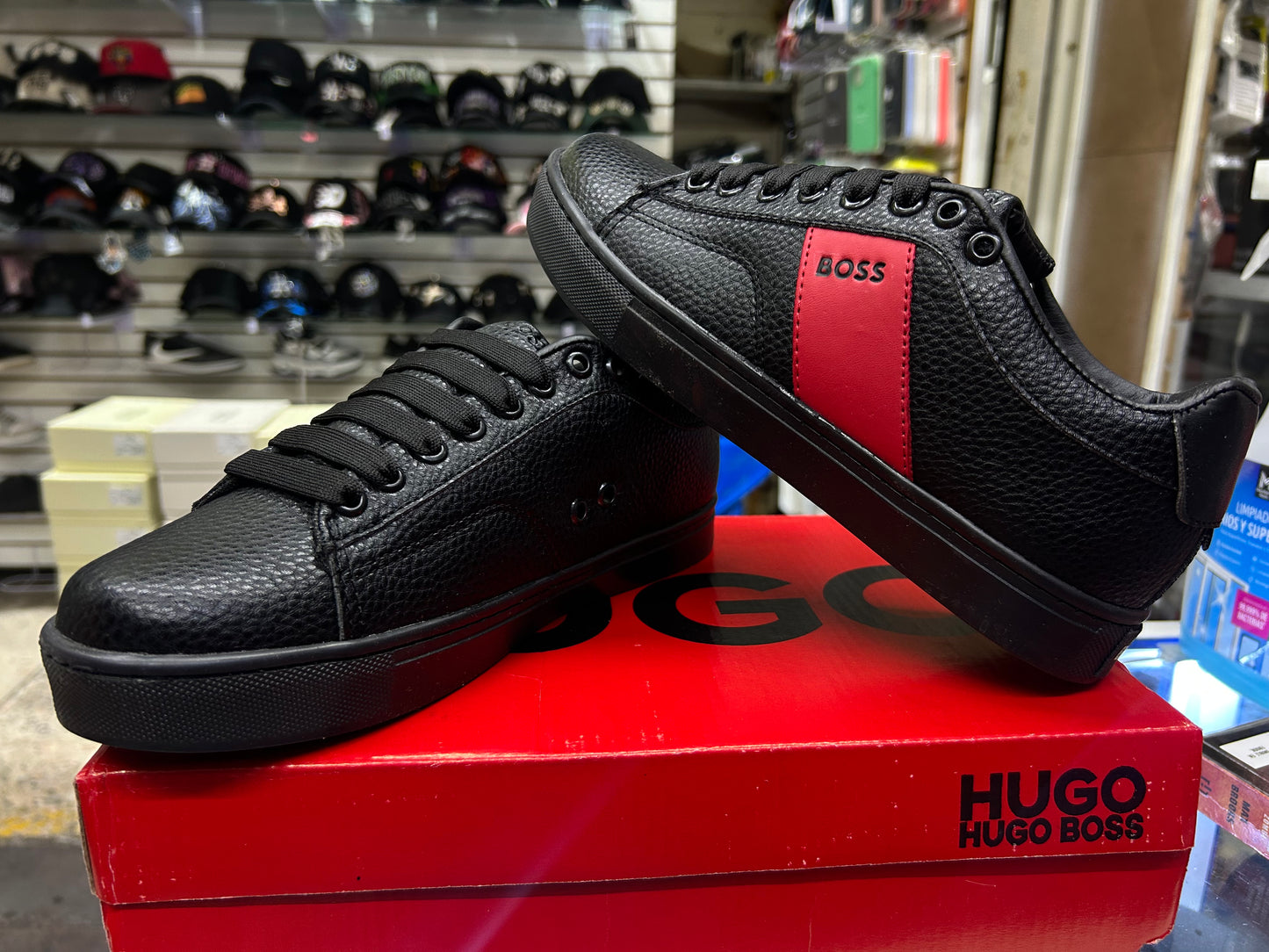 Tenis nacional tipo Hugo Boss negro rojo