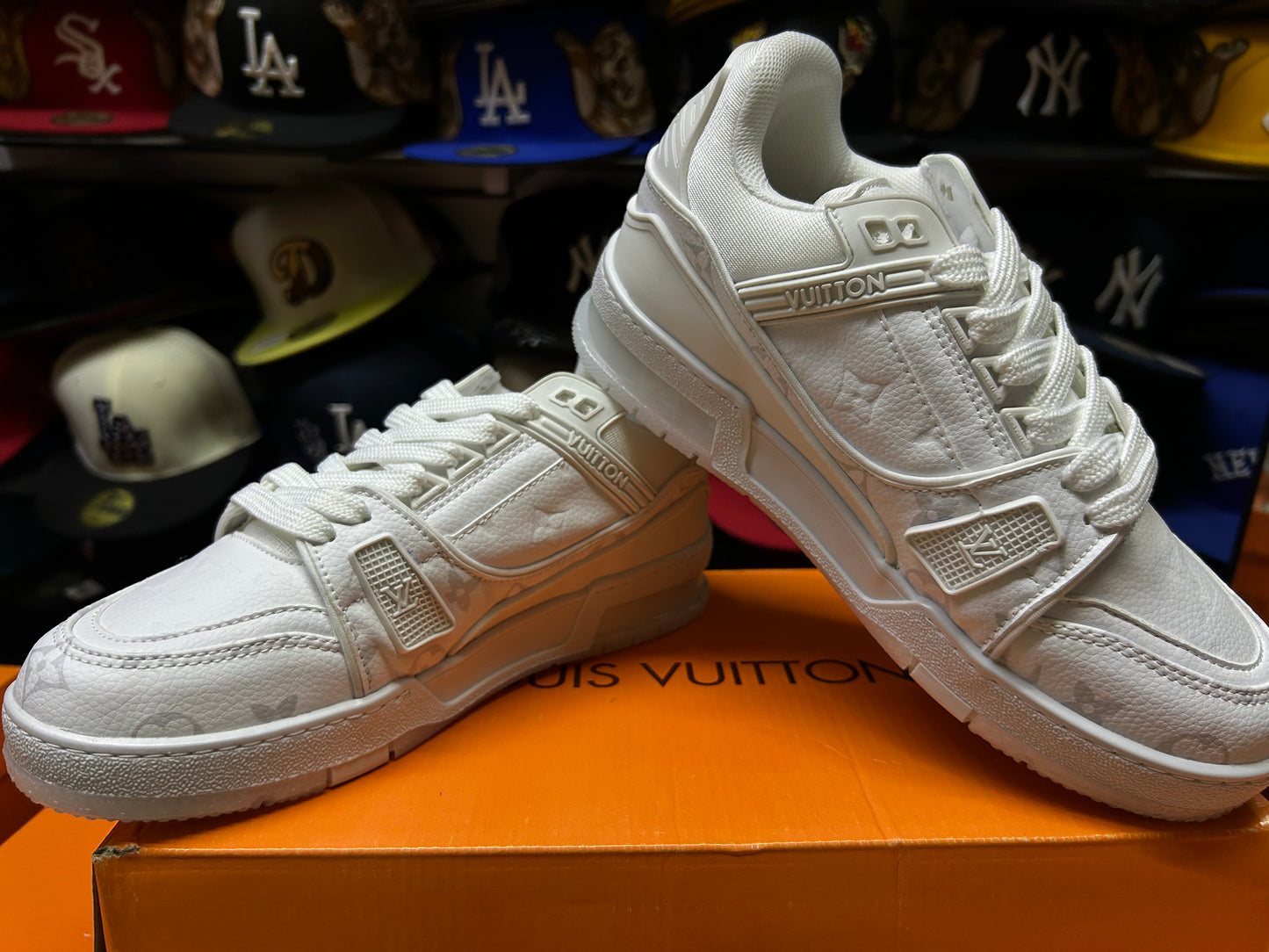 TENIS NACIONAL TIPO LOUIS VUITTON BLANCO