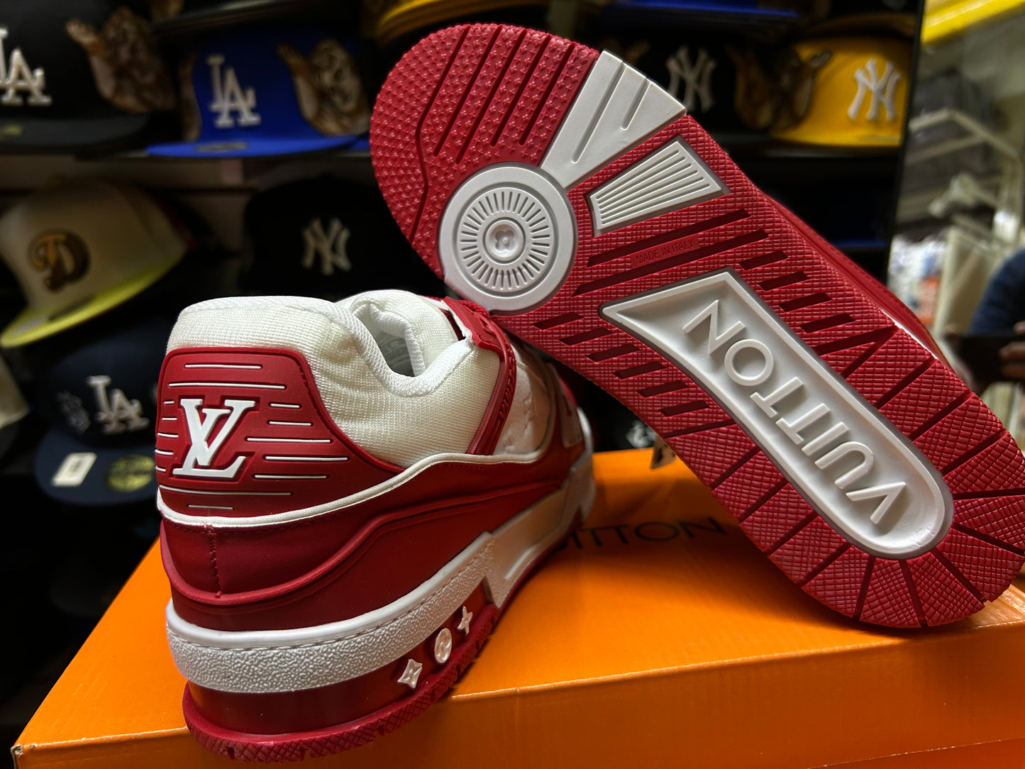 TENIS NACIONAL TIPO LOUIS VUITTON ROJO BLANCO