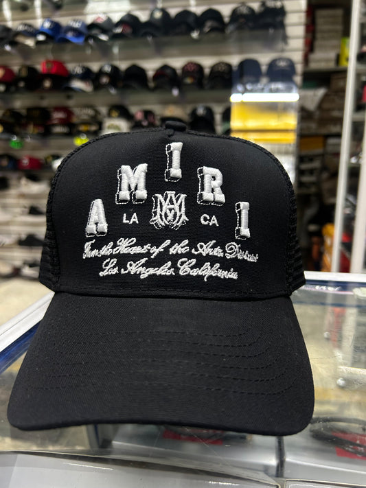 Gorra Amiri modelo “LA Script White”