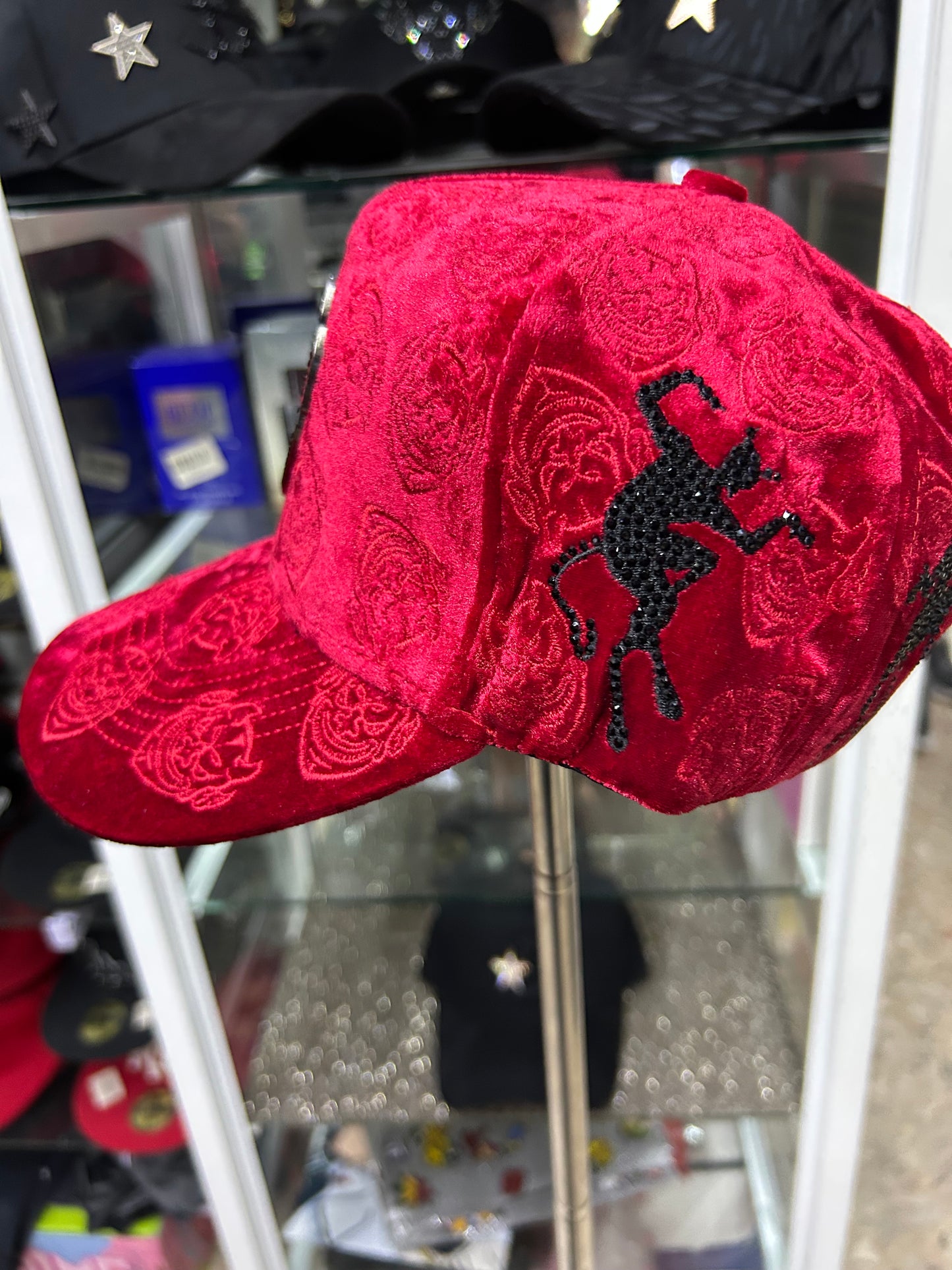 Lucifer Version 2 Negra Velvet de Chucky Hats Makabelico rojo