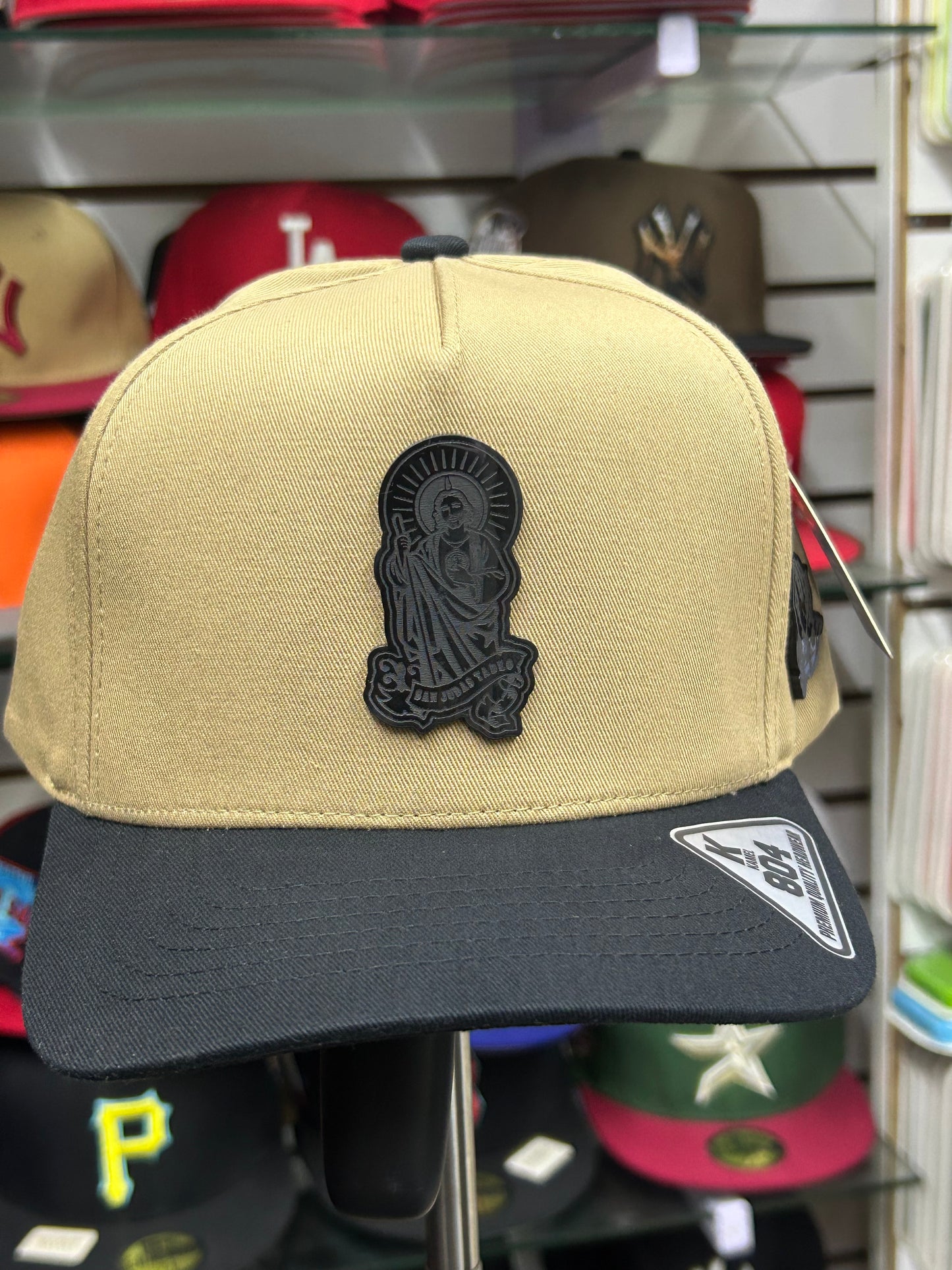 Gorra Kamel de placa San Judas Beige