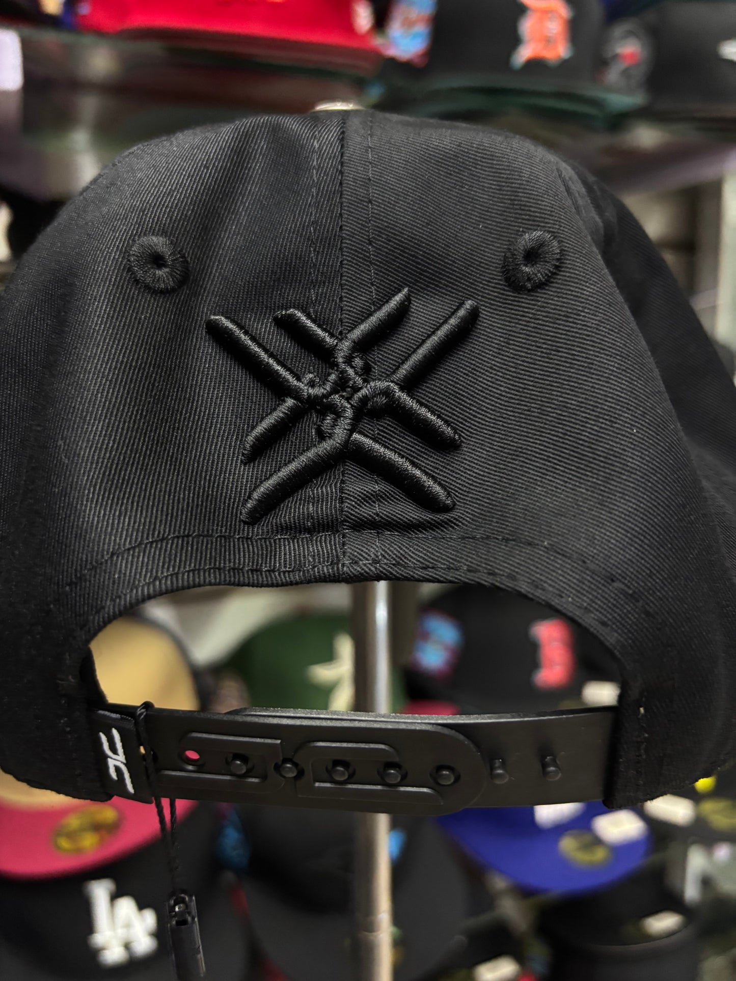 JC hats negra Born to spend money