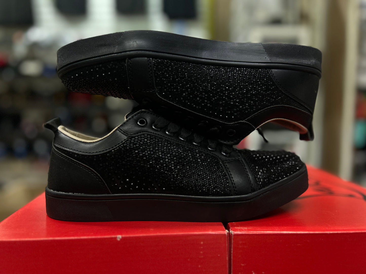 Tenis nacional Suela Roja negro con piedra