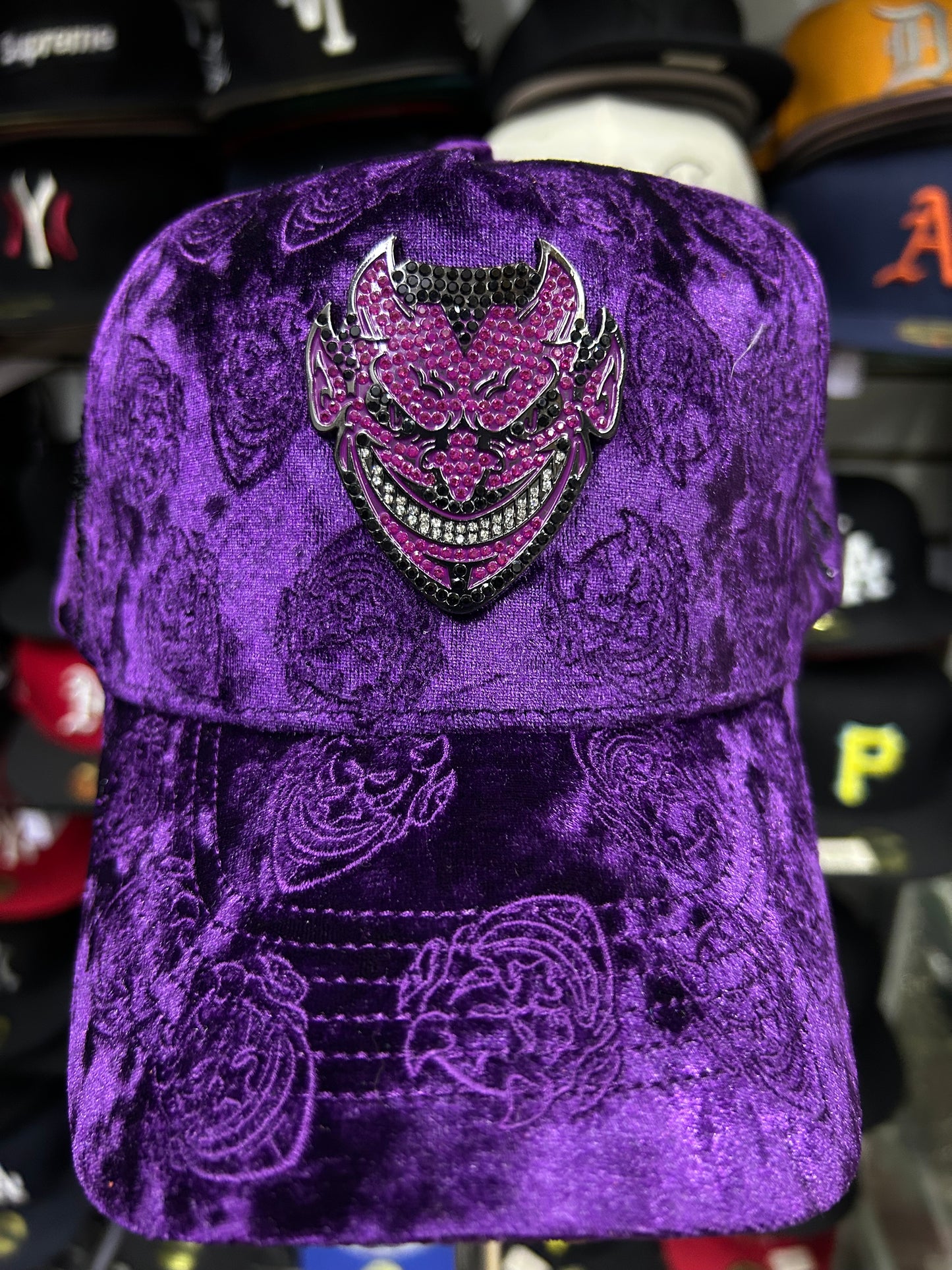 Lucifer Version 2 Morada Velvet de Chucky Hats