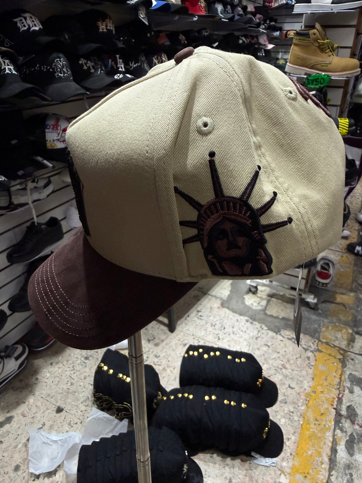 NY café Kevin Hats x BigBoss