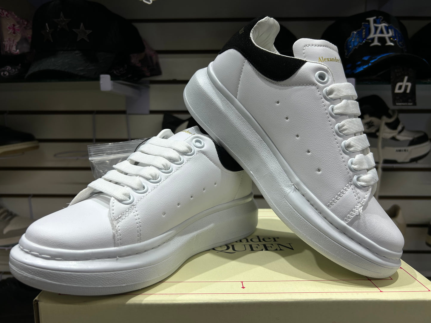 TENIS NACIONAL TIPO ALEXANDER MAQUEEN BLACO CLÁSICO