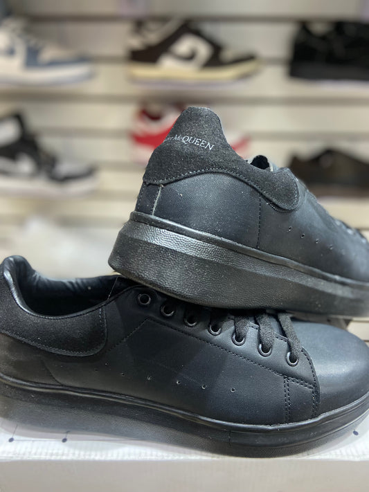 TENI NACIONAL TIPO ALEXANDER MAQUEEN TOTAL BLACK