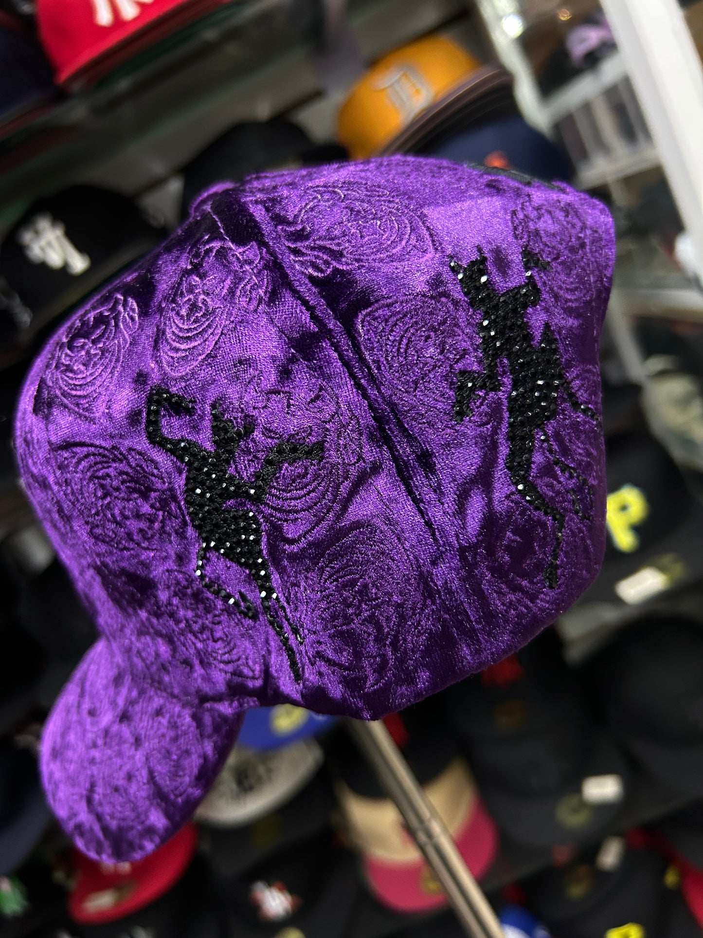Lucifer Version 2 Morada Velvet de Chucky Hats
