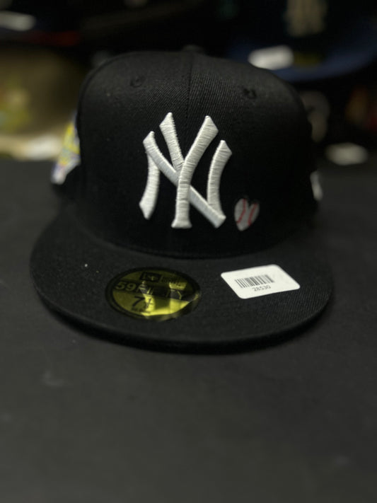 GORRA 59FIFTY MODELO NEW YORK CORAZÓN