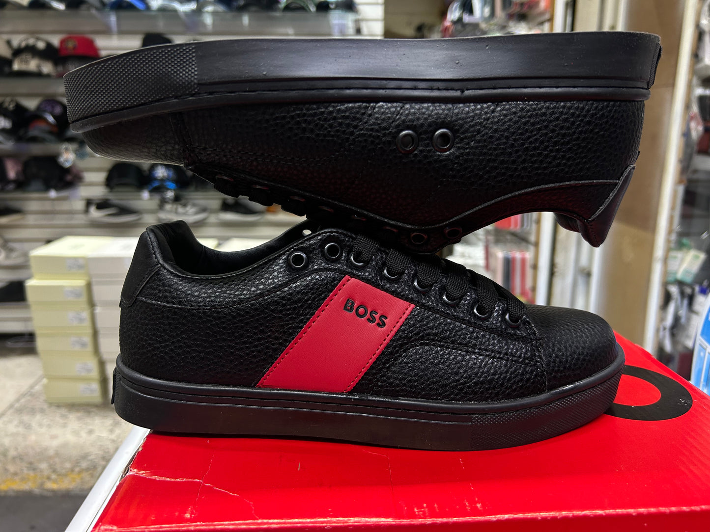 Tenis nacional tipo Hugo Boss negro rojo
