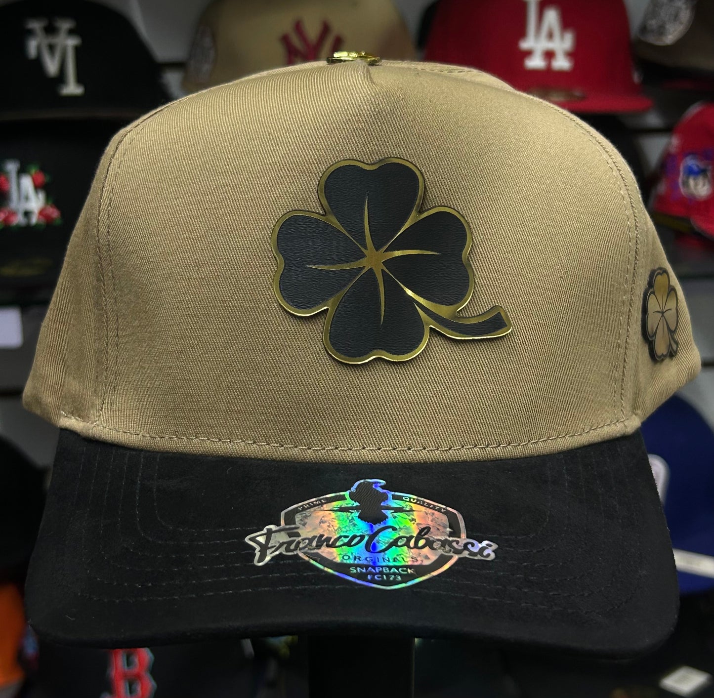 Gorra de placa premium Franco Cabassi beige trébol