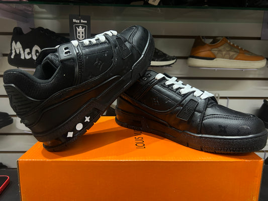 TENIS NACIONAL TIPO LOUIS VUITTON NEGRO CON AGUJETAS BLANCAS(shiny black white)