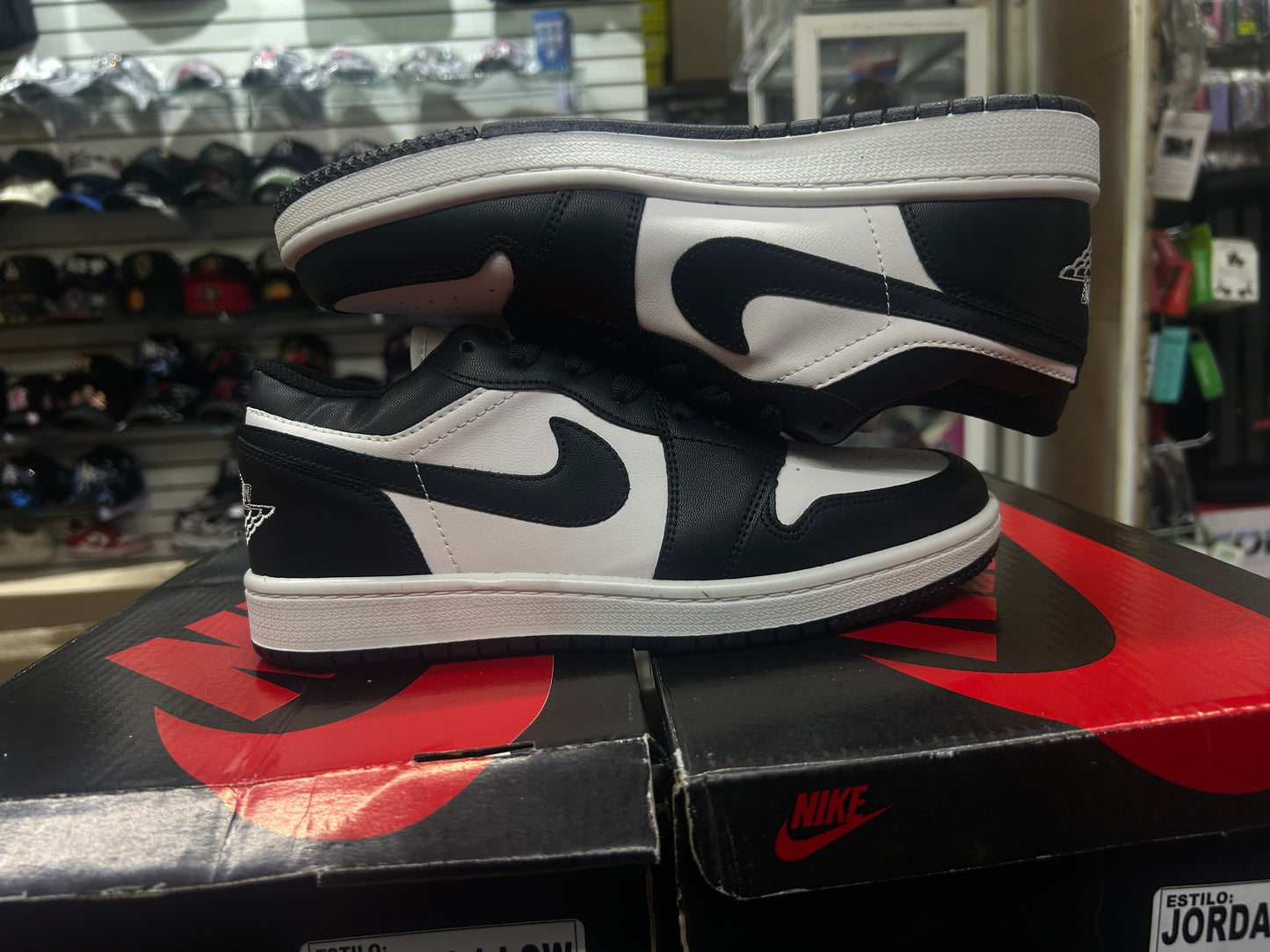 Tenis nacional JORDAN 1 LOW Blanco Negro