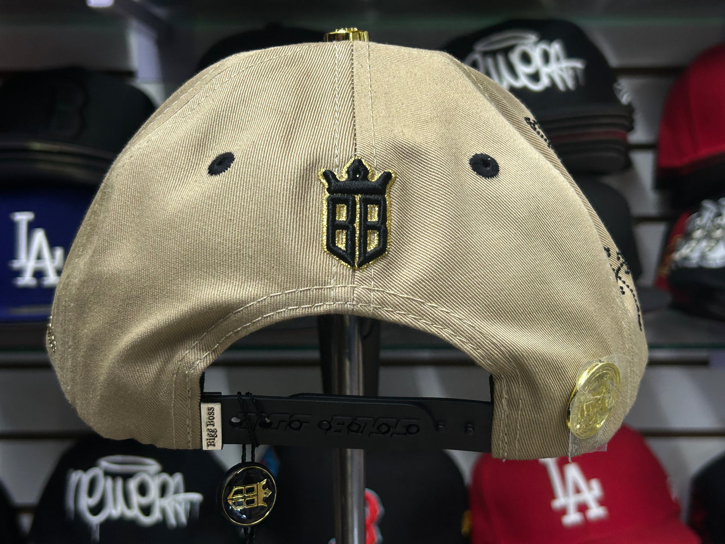 Bigg Boss San Judas beige con placa