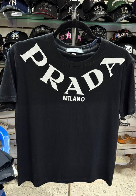 PLAYERA PRADA MILANO