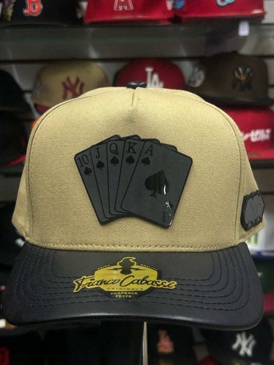 Gorra de placa Franco Cabassi  beige cartas de baraja