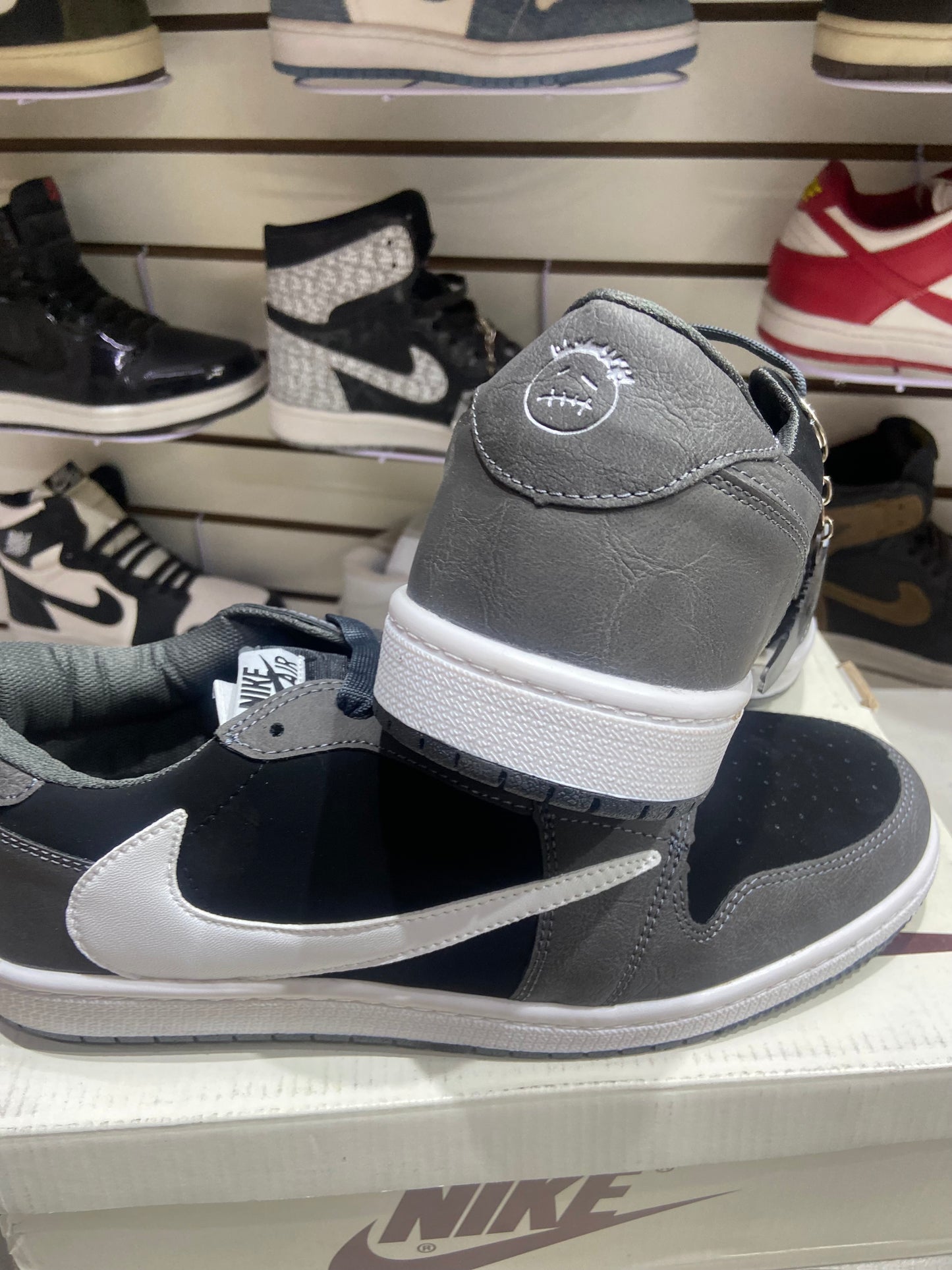 TENIS NACIONAL TIPO JORDAN PHANTOM GRIS NEGRO BCO