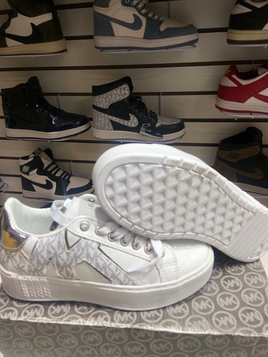 TENIS NACIONAL TIPO MK BLACO COLOR PLATA