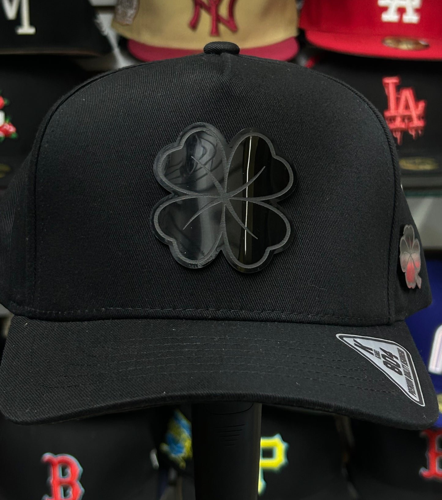 Gorra Kamel de placa Trébol negro