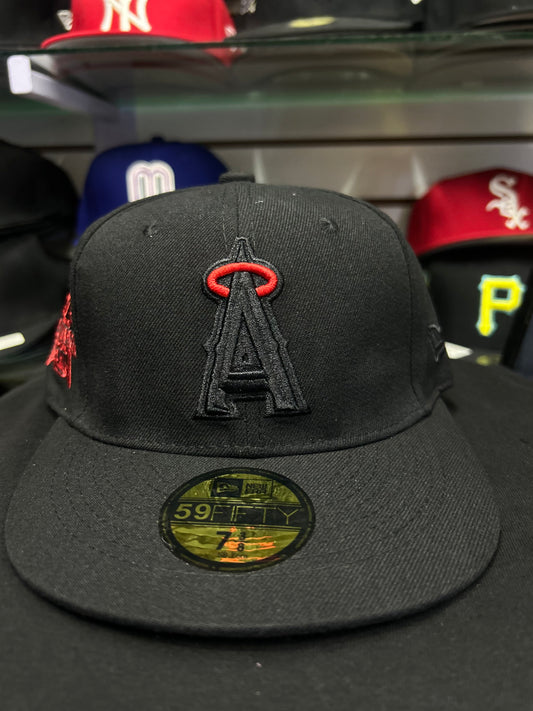 🧢 Gorra negra con bordado en alto relieve
