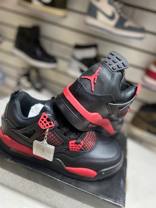 TENI NACIONAL TIPO JORDAN 4 ROJO