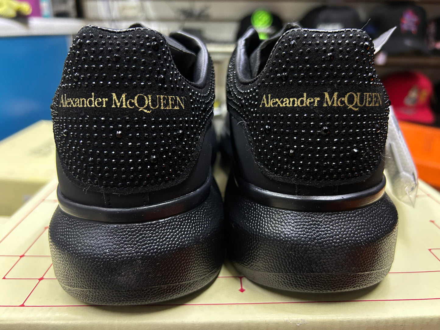 TENIS NACIONAL TIPO ALEXANDER MQUEEN NEGRO CON PIEDRAS