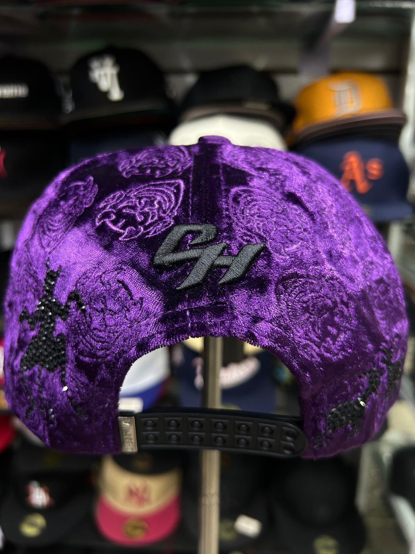 Lucifer Version 2 Morada Velvet de Chucky Hats
