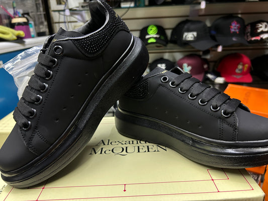 TENIS NACIONAL TIPO ALEXANDER MQUEEN NEGRO CON PIEDRAS