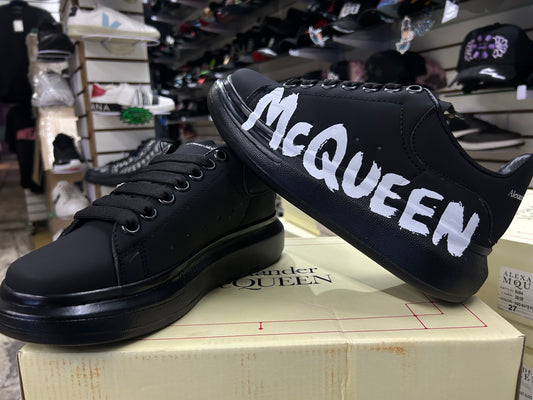 TENIS NACIONAL TIPO ALEXANDER MAQUEEN TOTAL negro con TAMPOGRAFIA PREMIUM