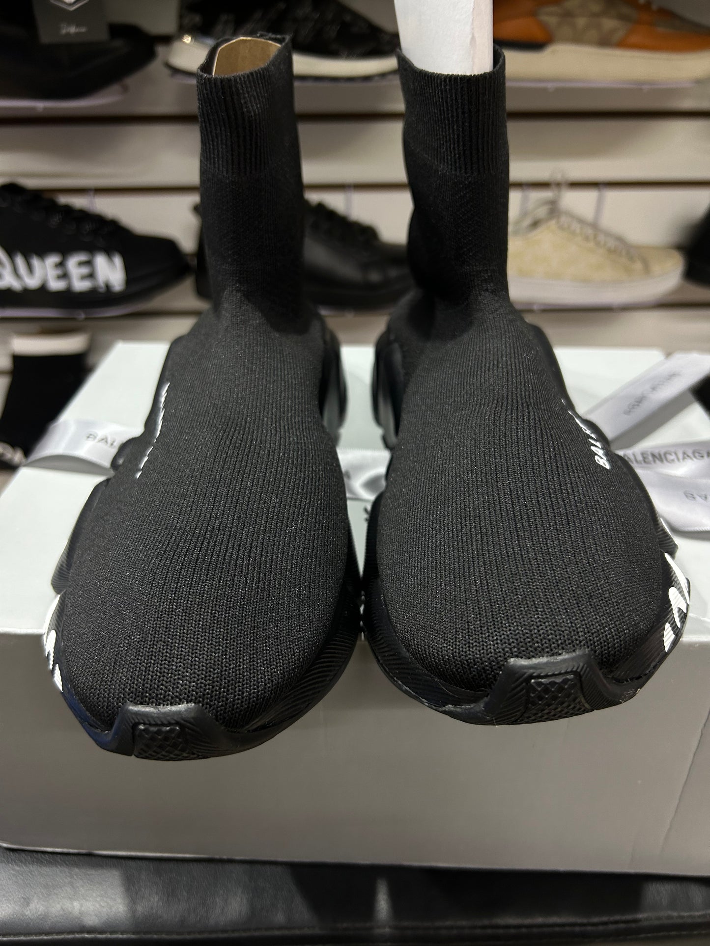 Tenis Balenciaga negro suela con letras blancas