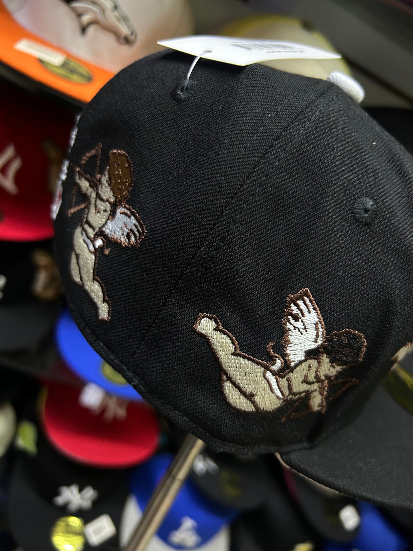 Gorra New Era 59FIFTY New York Yankees con bordados ángeles cupido.
