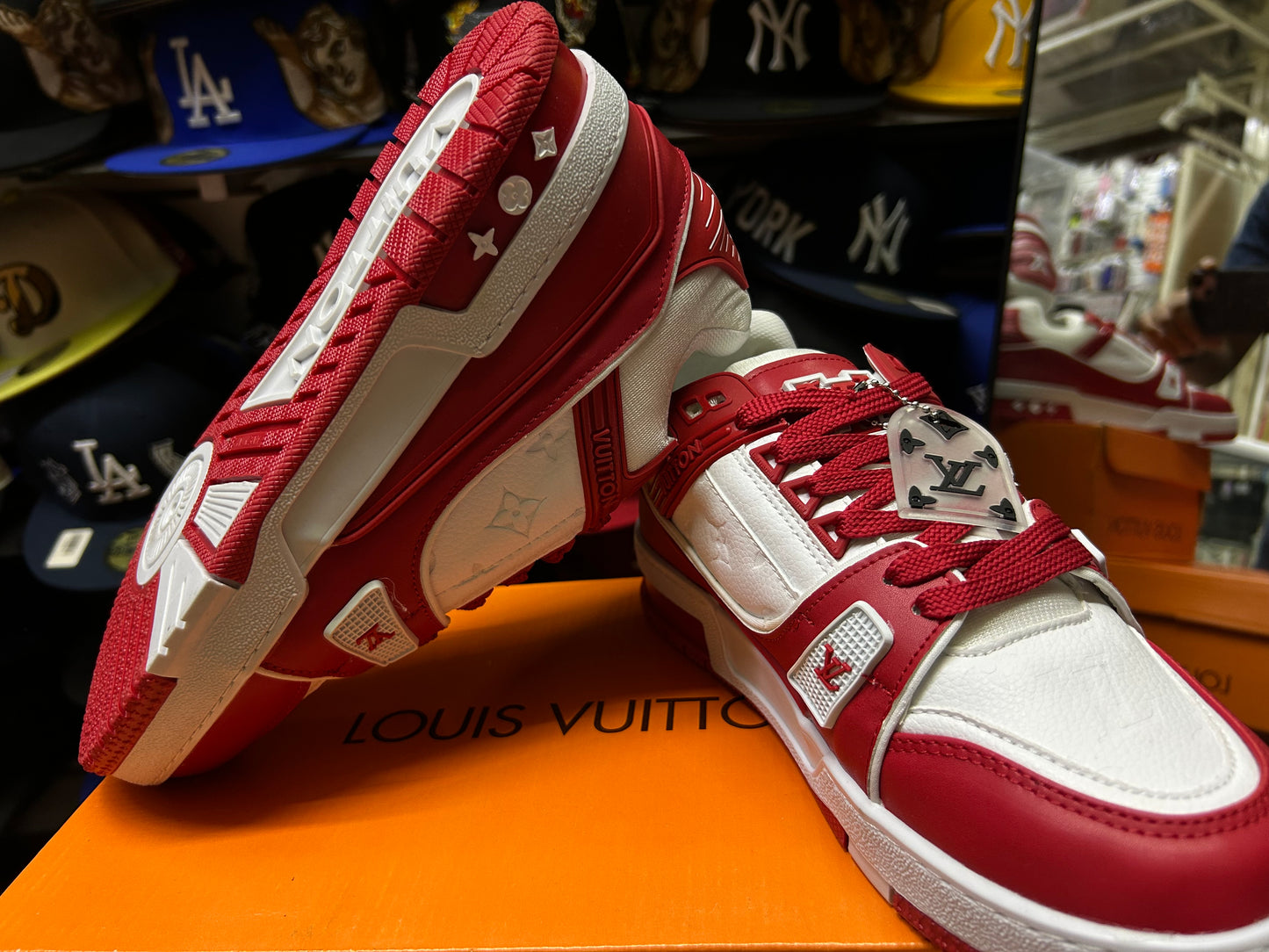 TENIS NACIONAL TIPO LOUIS VUITTON ROJO BLANCO