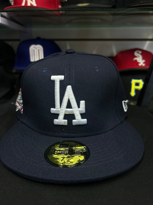 🧢 Gorra azul marino estilo fitted – LA Edición Clásica