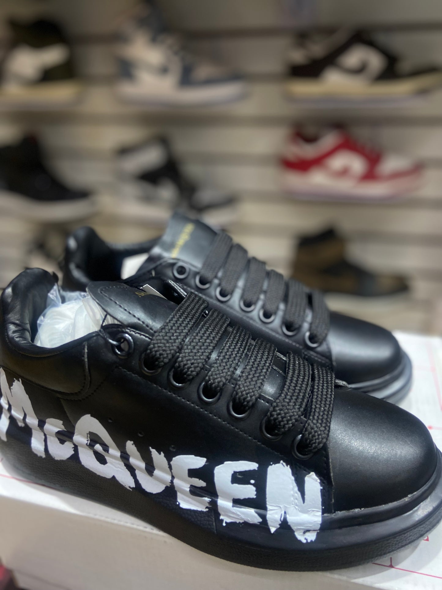 TENIS NACIONAL TIPO ALEXANDER MAQUEEN TOTAL negro con TAMPOGRAFIA PREMIUM