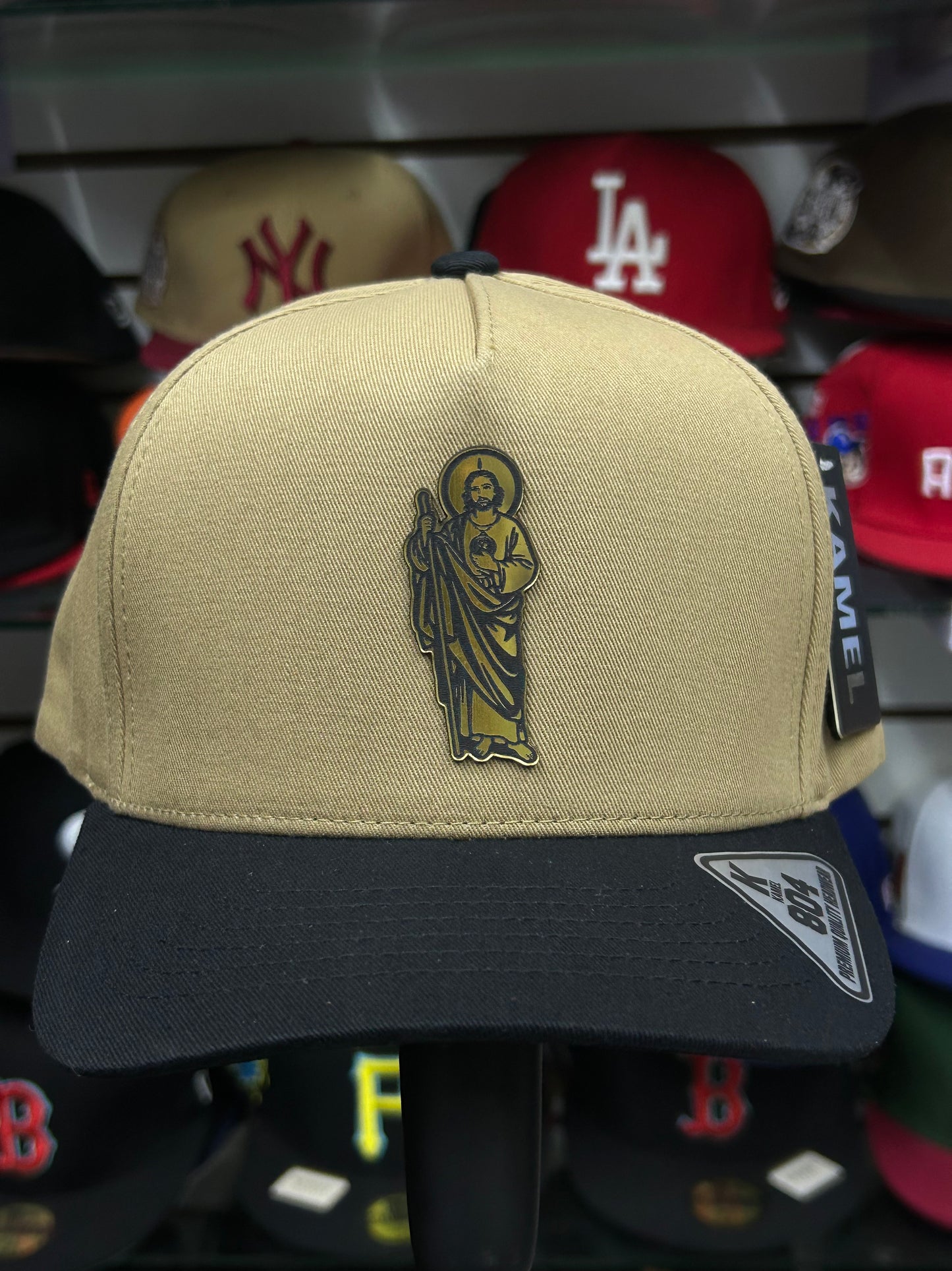 Gorra Kamel de placa San Judas Beige