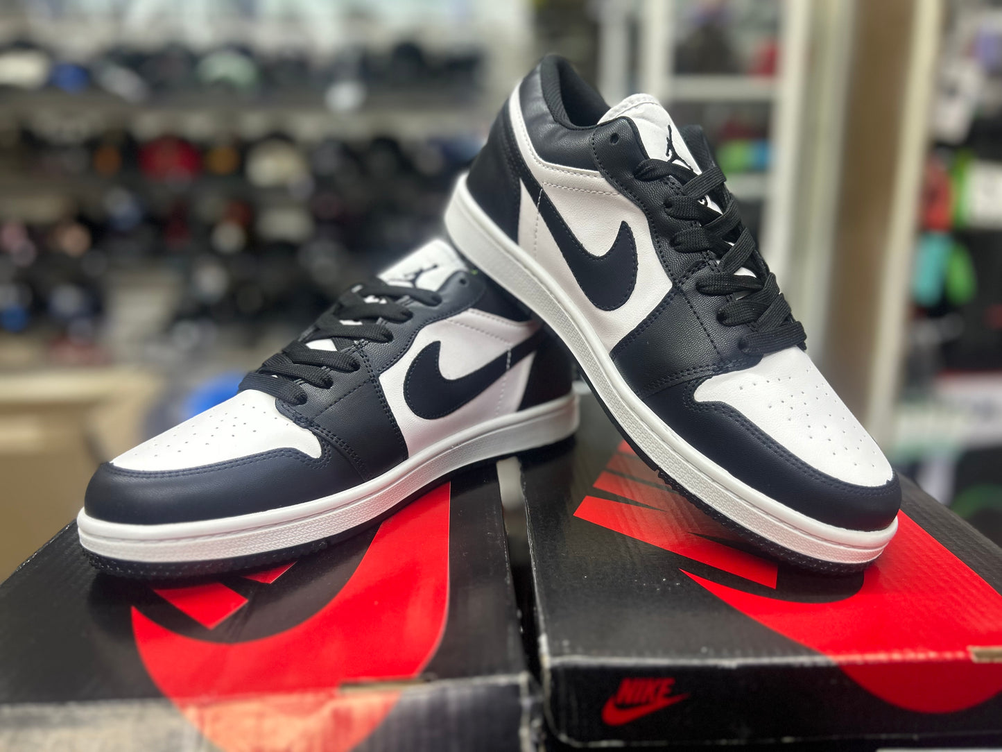 Tenis nacional JORDAN 1 LOW Blanco Negro