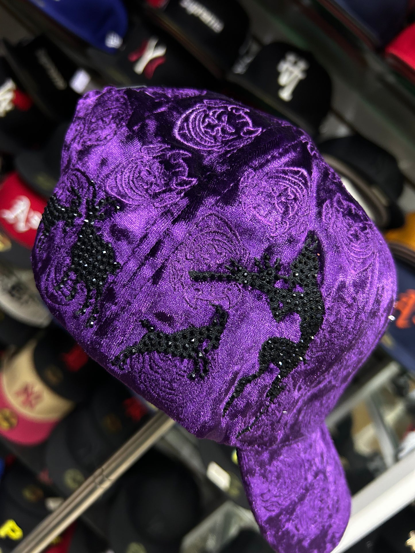 Lucifer Version 2 Morada Velvet de Chucky Hats