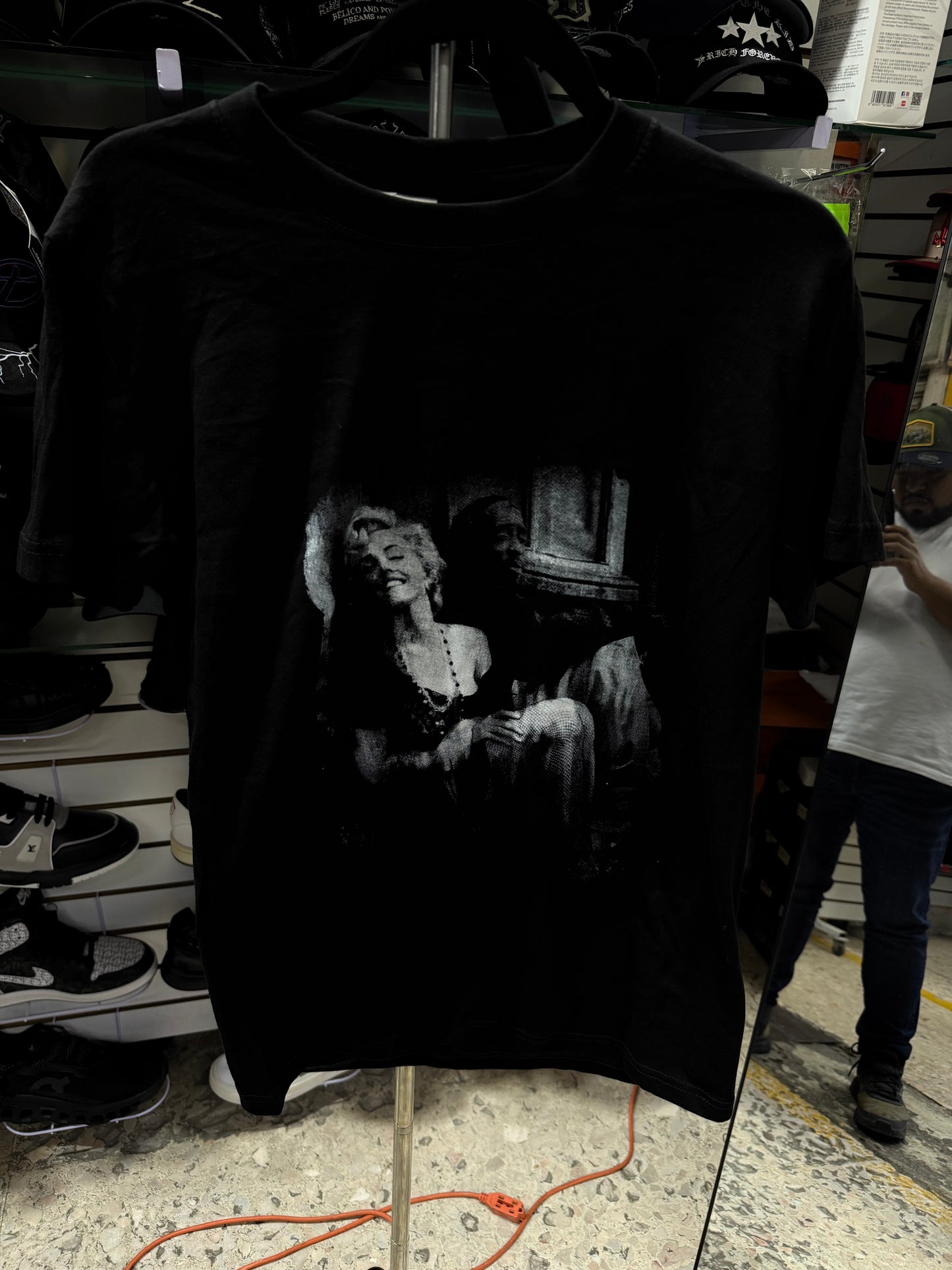 PLAYERA ESTAMPADA TUPAC Y MARILYN
