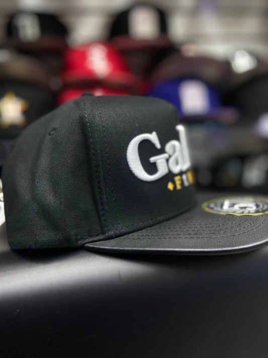 Gorra 5.7 - Modelo Puros Gallos Finos World Series Premium 🐓🔥🏆