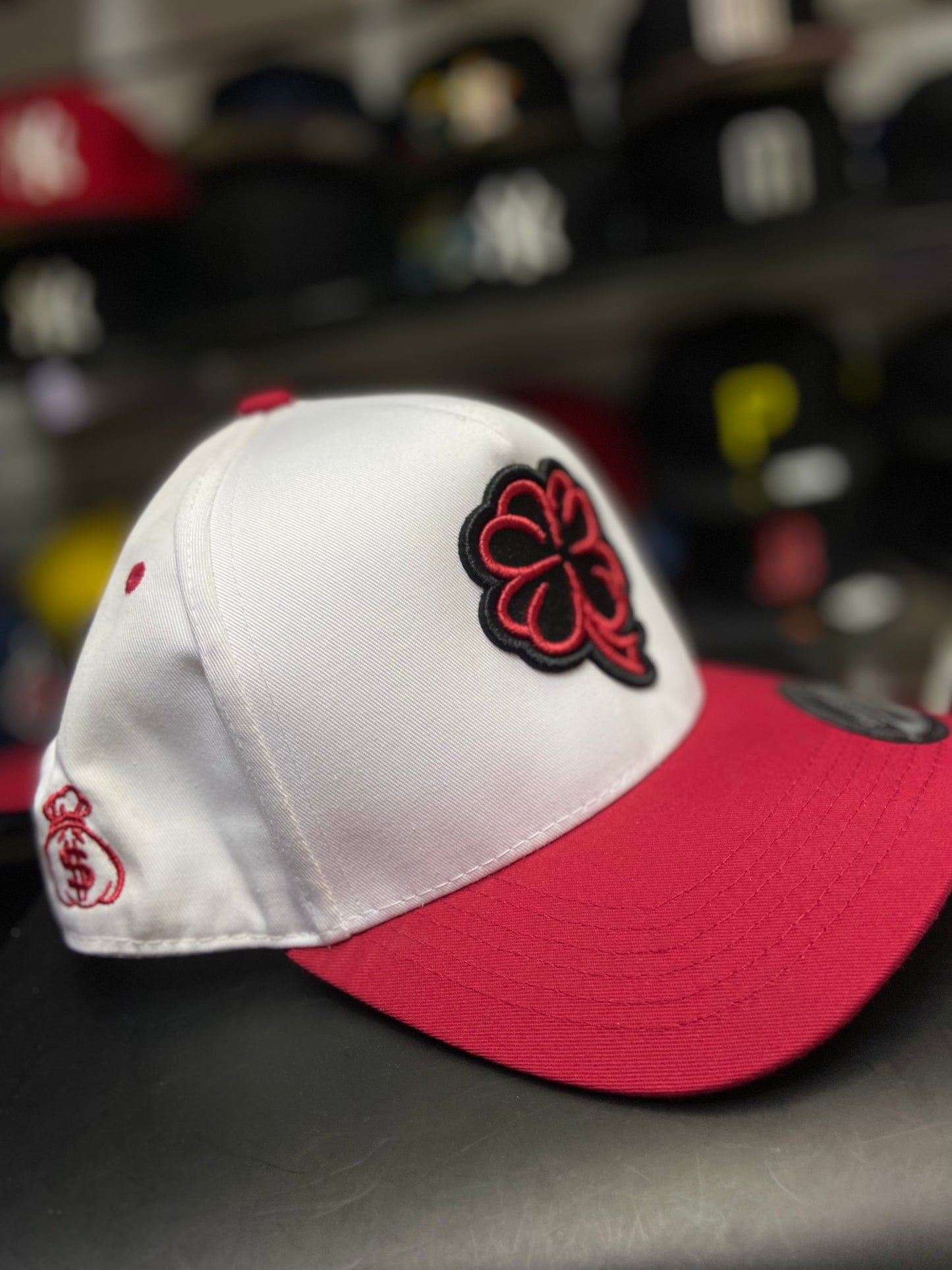 Gorra Snapback Trébol Rojo – Bélico el Asunto