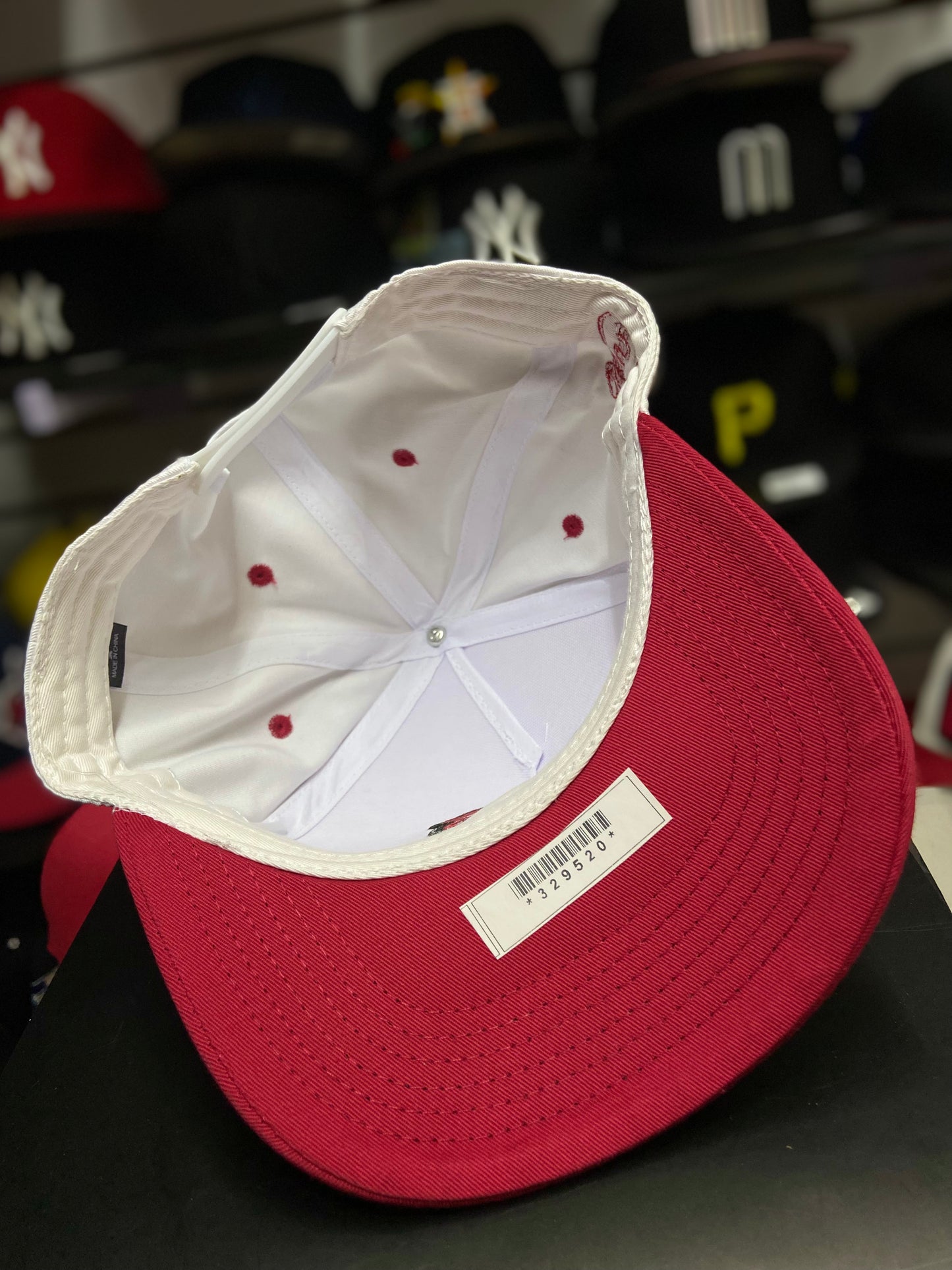 Gorra Snapback Trébol Rojo – Bélico el Asunto